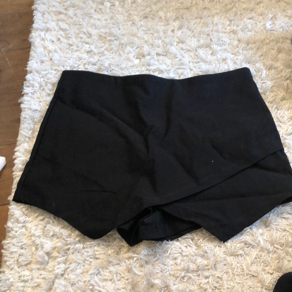 Black envelope skort never worn